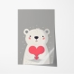 Poster de um urso polar branco a segurar um coração vermelho, perfeito para decoração carinhosa de quartos de bebé. 6